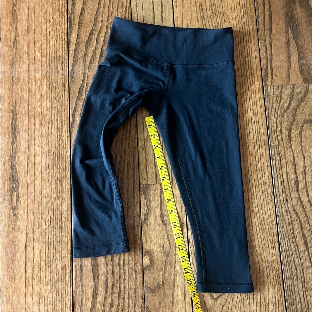 Lululemon High-Waisted Black Cropped Leggings - Picture 8 of 11